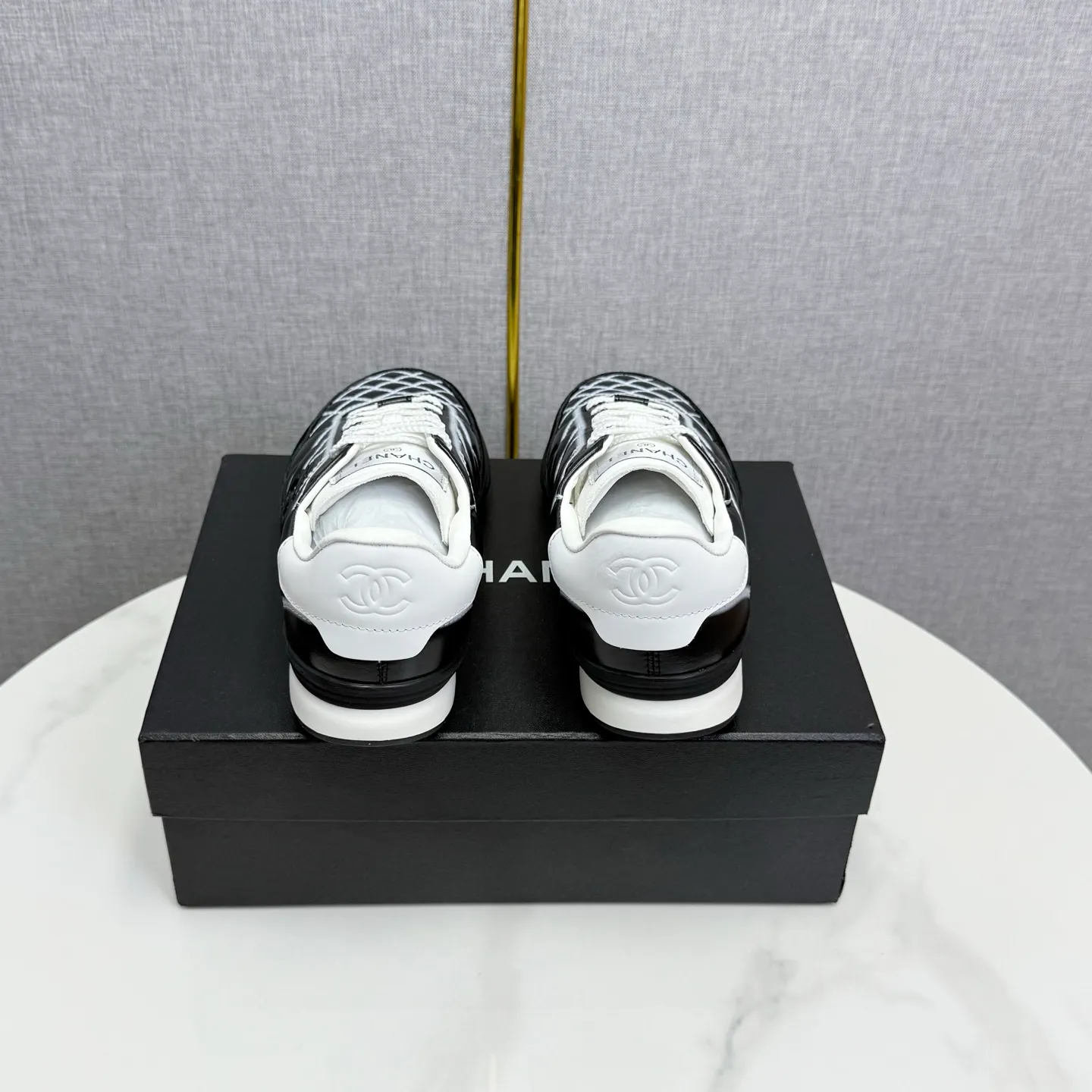 👟👟Ex-factory price 600👟👟Chanel Panda Shoes! 2025 counter's top casual sports shoes. This classic design; the upper is electro-embroidered with a variety of techniques; the outsole is fashionable and sporty; the unusual inclusion of a variety of color matching elements... The diversified mix and match is very good-looking and versatile, and can be used for leisure, fashion, sports, and outdoor... ꫛꫀꪝ Go➫ Materials: ❶Upper made of: original imported first-layer silk cowhide + original waterproof cloth + original first-layer cowhide ❷Inner lining: Original Yangli+wang ❸ Outsole based on: Original TPU combination outsole Counter boutique packaging complete set for women 35–41